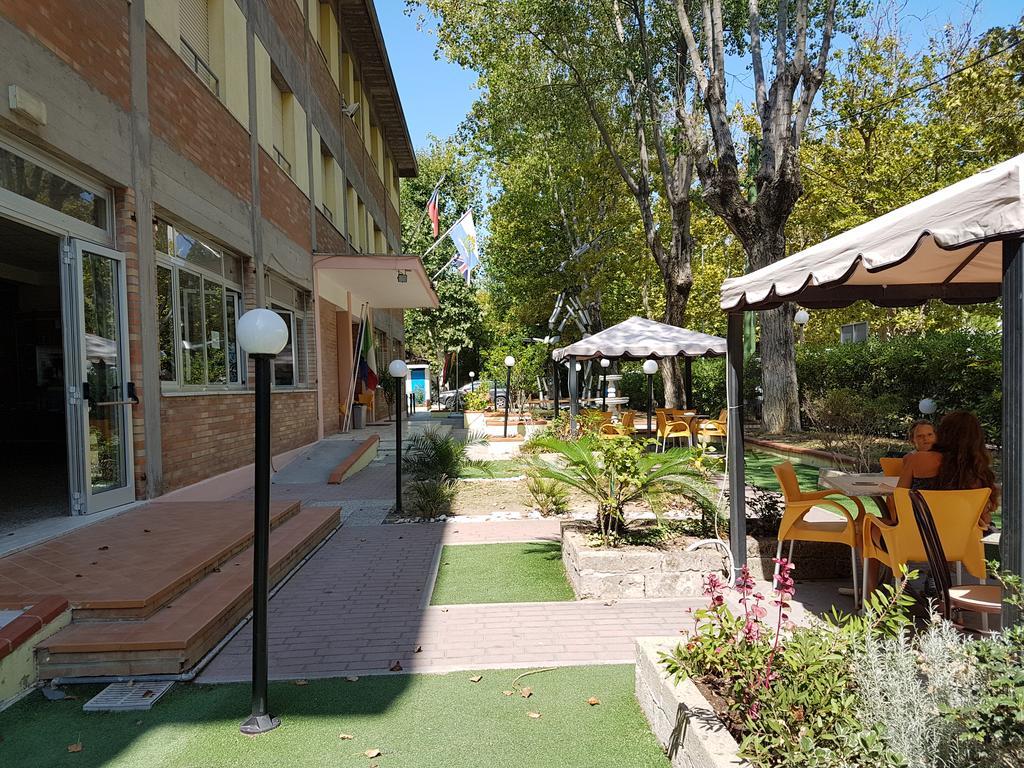 Villaggio Accademia Чезенатико Екстериор снимка